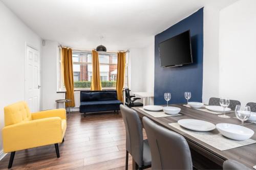 Clayton House | Comfy 3BR Home - Pool Table - Games - Sleeps 8