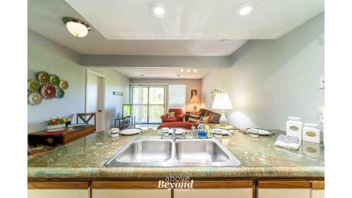 Reeds Spring House | Comfy Condo near SDC