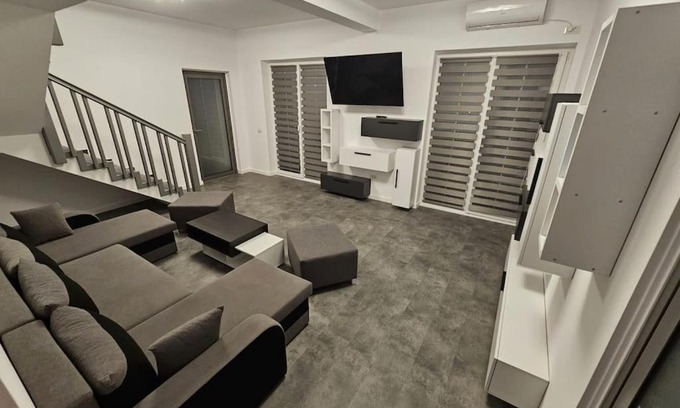 Radauti Apartment | Comfy & Cozy Apartment 3