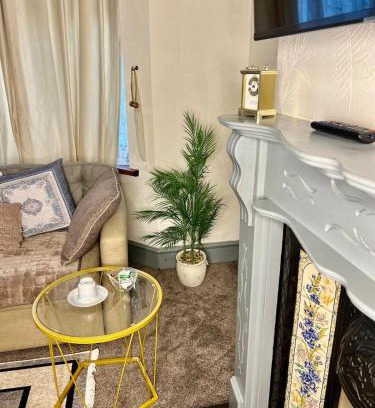 Enfield Lock Apartment | Comfy guest one bedroom