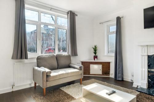 Seisdon House | Comfy Home-Vimy Road