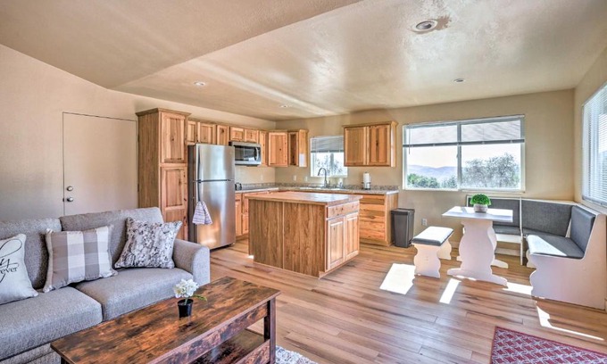 Yosemite Forks House | Comfy Oakhurst Duplex Near Hiking and Sightseeing!