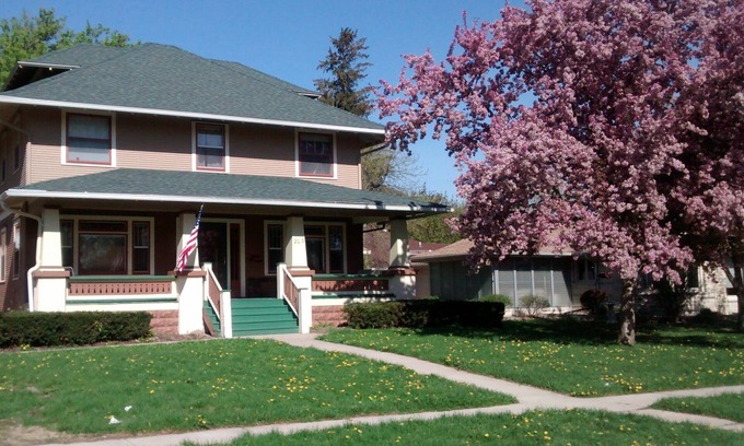 Kasson House | Comfy Room in Centennial Home near Mayo Clinic