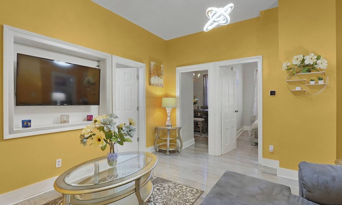 West Haven House | Comfy Seaview 3 bedroom minutes from Yale and the beach