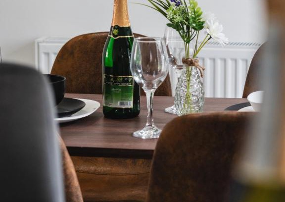 Preston House | Comfy Spacious Home Near Preston City Centre - Sleeps 6