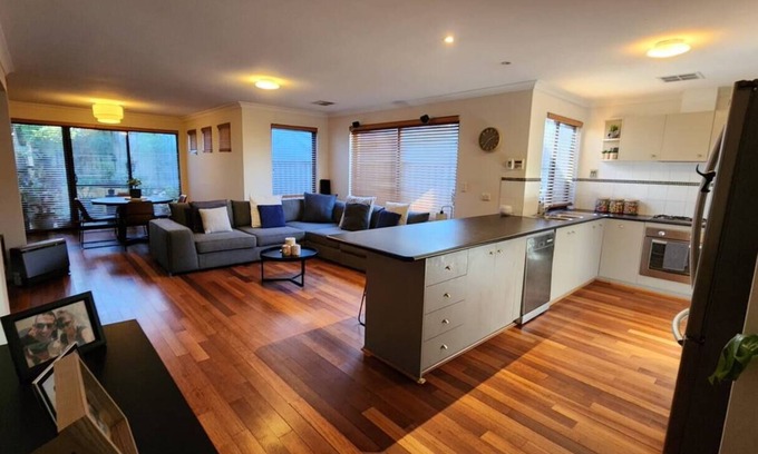 Innaloo House | Comfy, Stunning, Modern & Well Located