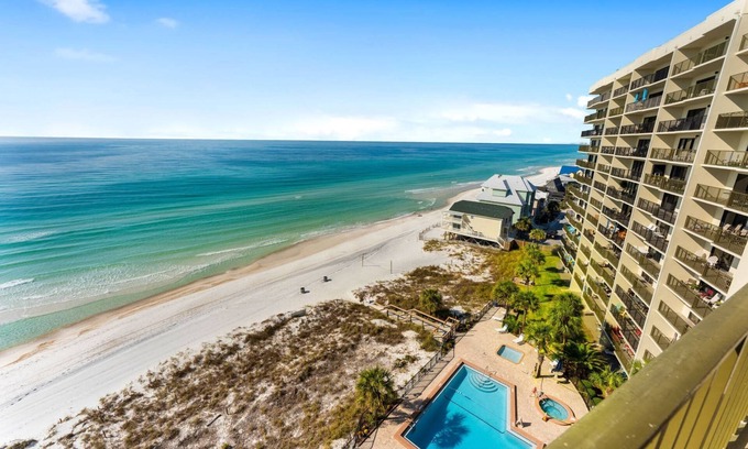 Lower Grand Lagoon Condo | Commodore by iTrip Panama City Beach