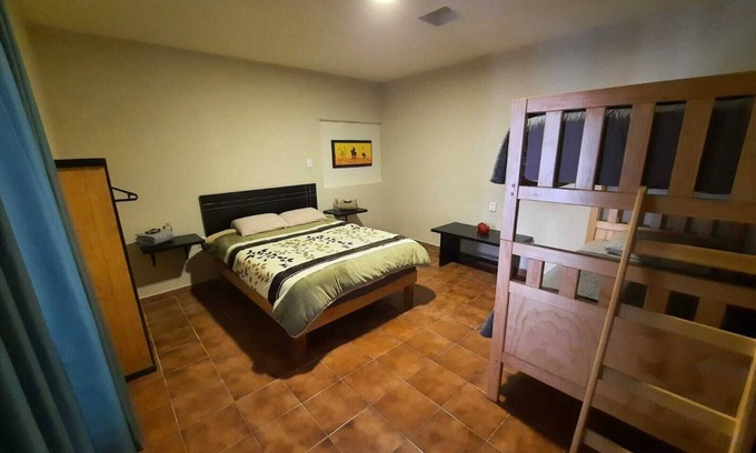 Downtown Queretaro Apartment | Comparte Espacio con 7 Amigos! A 15 min en Auto de Lugares Historicos