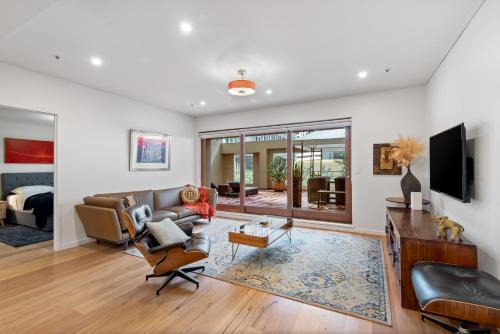 South Yarra Apartment | Complete Host Armytage Apartments