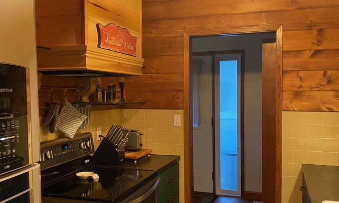 Shell Knob House | Completely Remodeled Lake View House-Slip Included