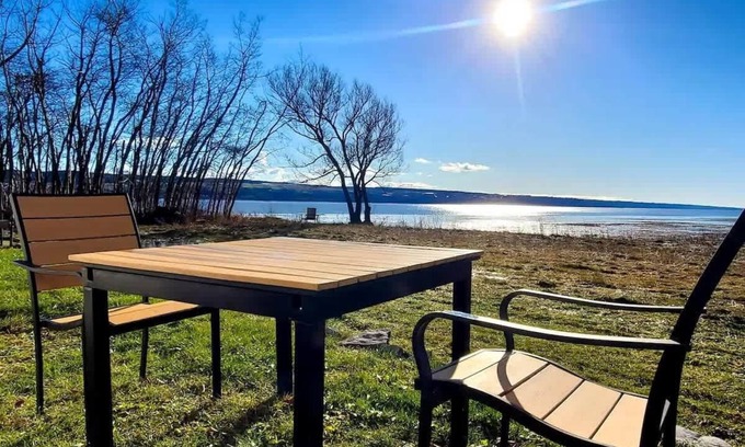 Ste Anne de Beaupre Apartment | Condo 2 - Bord de l'eau, SPA, Barbecue & Foyer