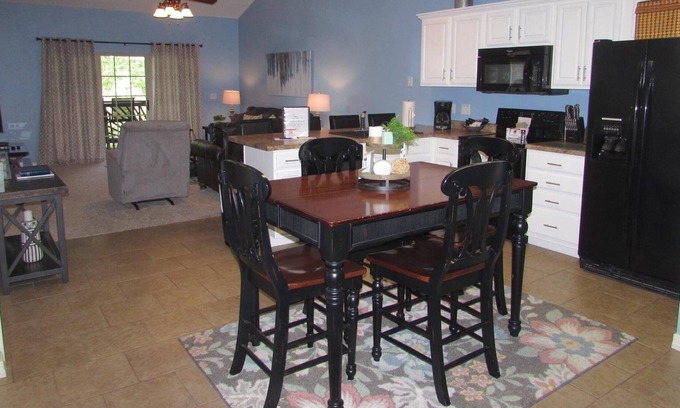 Hollister Condo | Condo A-7 3 Bedroom Condo by Redawning