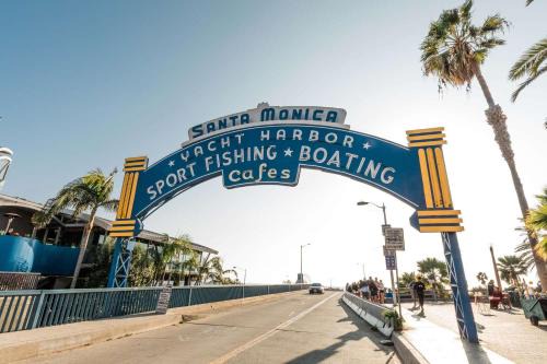Pico House | Condo Near Beach SM