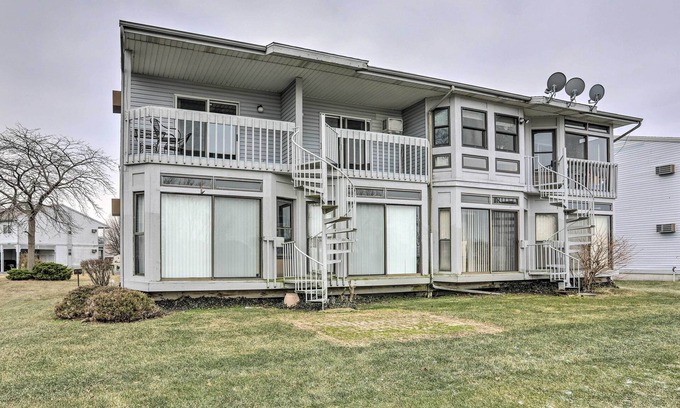 Oak Harbor Condo | Condo w/Balcony, Dock & Access to Lake Erie