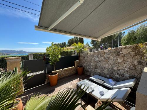 Sanary-sur-Mer Apartment | Confortable T2 vue mer avec terrasse aménagée et parking privé, plage et port à pied