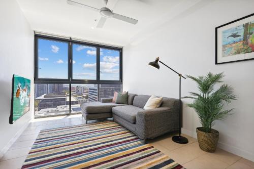 Fortitude Valley Apartment | Contemporary 1-Bed with Pool Near Brisbane River