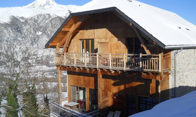 Estensan Ski Chalet | Contemporary chalet with exceptional views and exposure 4 minutes from St Lary Soulan