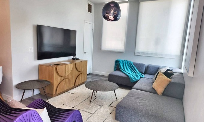 Fairfax District Hotel | Contemporary Hollywood Haven on Spaulding Ave – Complimentary WiFi & Parking