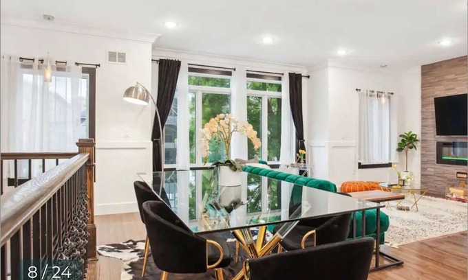 Marion Condo | Contemporary Luxury 3 Bdr Apt for 6 +Free Parking