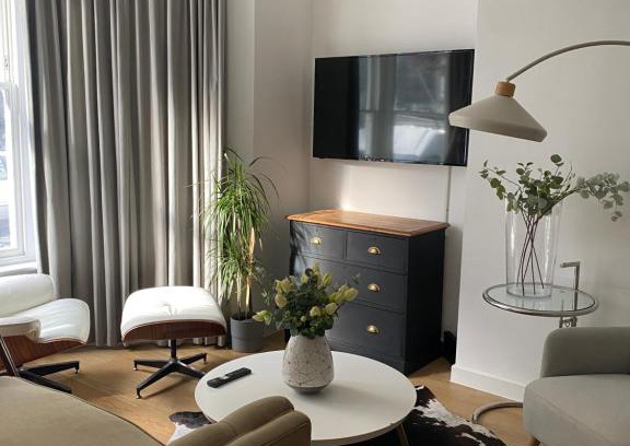 Kemptown Apartment | Contemporary Residence by Salt Life