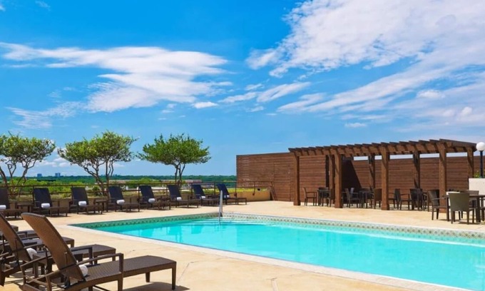 Park Central Hotel | Contemporary Room w/Free Parking & Pool Access