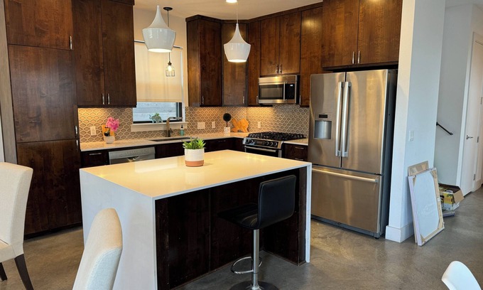 Red River Cultural District House | Contemporary & Spacious Rental Near Downtown & UT: Perfect for Short Stays!