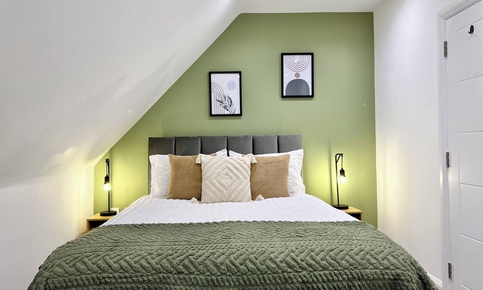 Borehamwood Apartment | Contractors & long stays | FREE Parking | Netflix