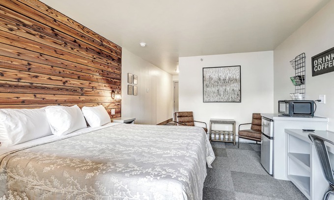 Angel Fire Hotel | Convenient Location | Elk Horn Lodge 202