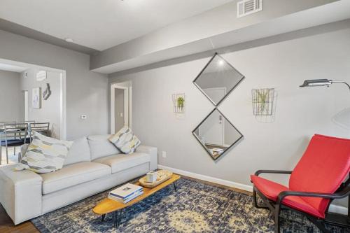 Meridian-Kessler Apartment | Convenient - Pet and Baby - Near Convention and Hospital