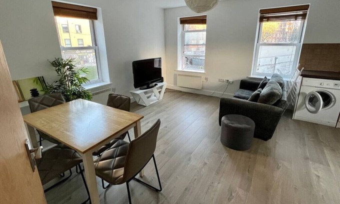 Stockwell Apartment | Conveniently Located Modern Flat