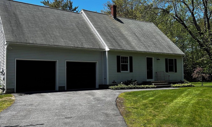 Falmouth Foreside House | Conveniently Located 3-Bedroom House by Route 1