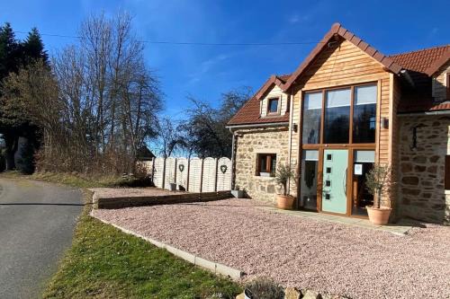 Saint-Merd-la-Breuille House | Converted Barn