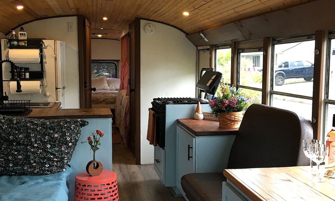 Central Oregon House | Converted School bus - unique suburban glamping
