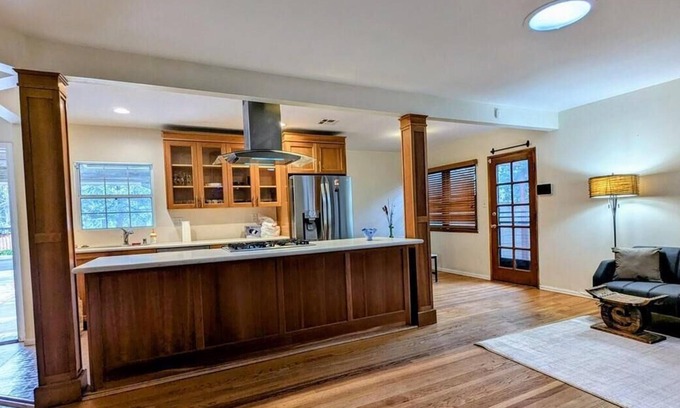 Sherman Oaks Bed & Breakfast | Convinient Location in Los Angeles
