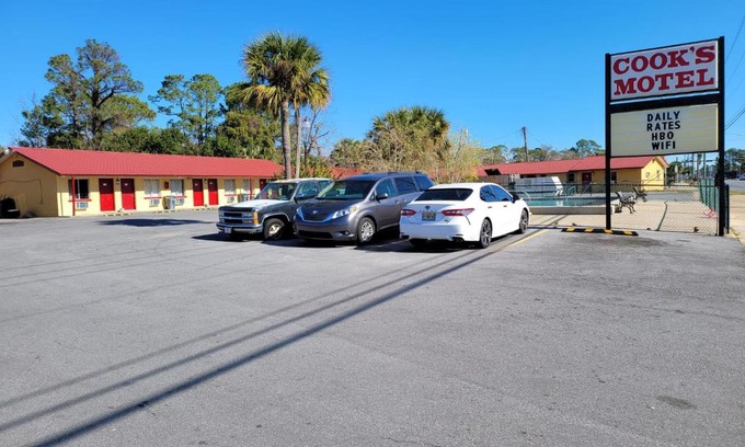 Panama City Beach Hotel | Cook's Motel- Panama City Beach