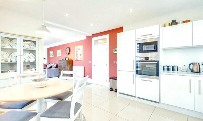 Rubi Apartment | Cool & colorful centric apartment-Rubi