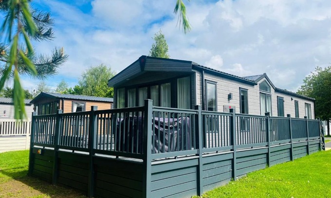 Allerthorpe House | Coopers Corner, Lodge with Hot Tub