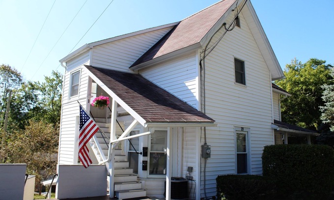Oneonta Apartment | Cooperstown Baseball Rentals - 3rd Baseman