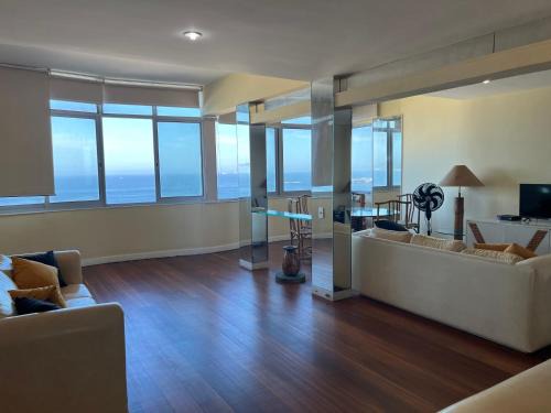 Leme Apartment | Copacabana de frente para o mar.