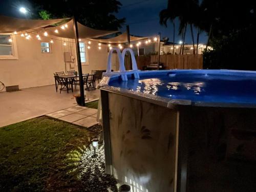 Flagami House | Coral Gables Home with POOL Near Airport. King beds