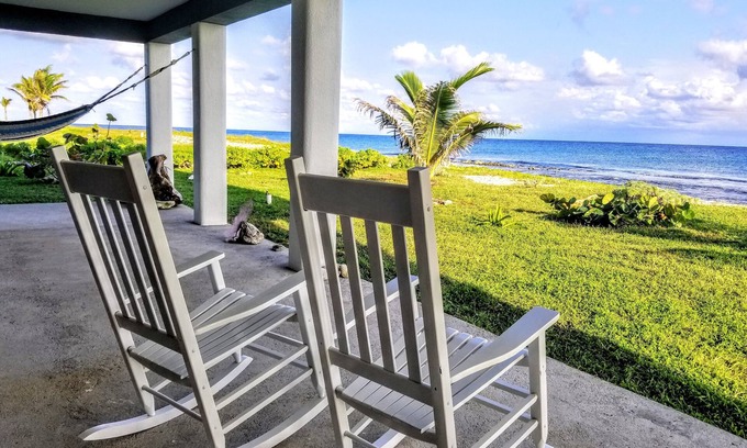 Isla de Utila Apartment | Coral Ridge House Studio Apt-Oceanfront Walkout Diving/Snorkel