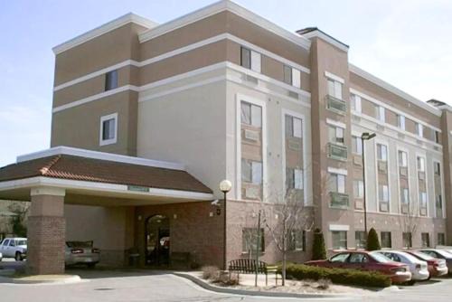College Hill Hotel | Coratel Inn and Suites by Jasper Wesley Hospital