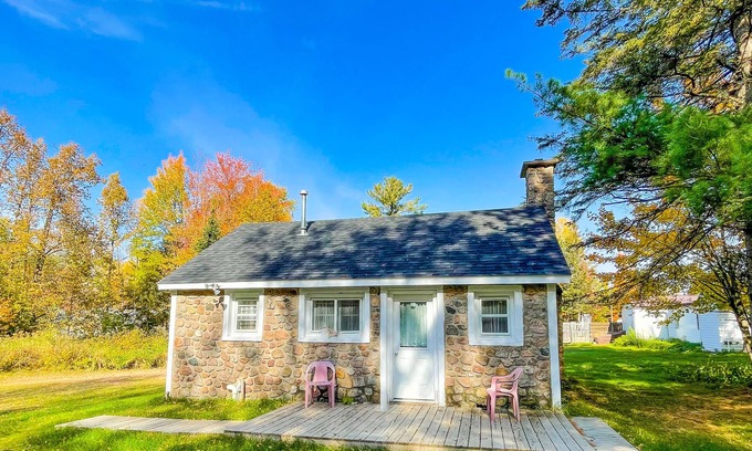 Phillips Cabin | Corner Connection Cabin, near Soo Lake Convienent to abundant Recreation and next to the tavern!