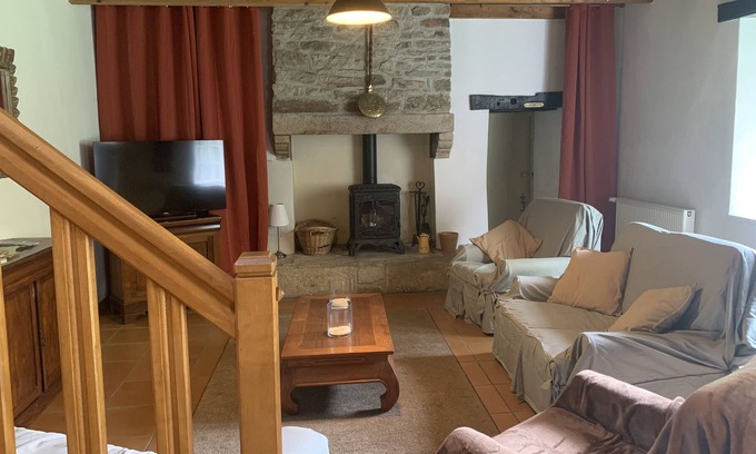 Plounerin House | Cornouaille - Grand Gite Dans une Bâtisse Typiquement Bretonne en Pleine Nature