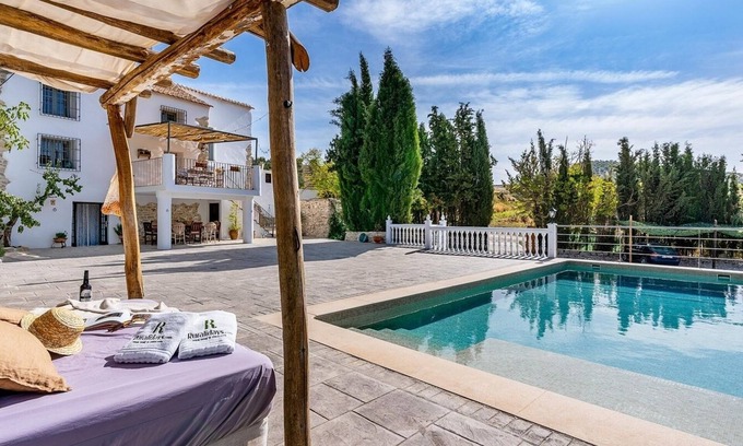 Montefrio Villa | Cortijo Las Angosturas Montefrío by Ruralidays