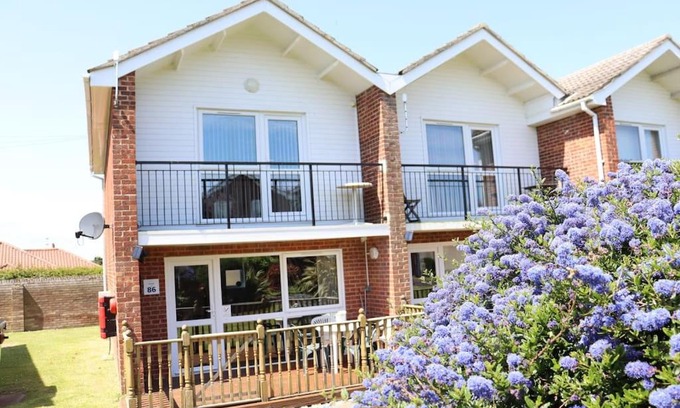 Corton House | Corton Retreats At Waterside Park