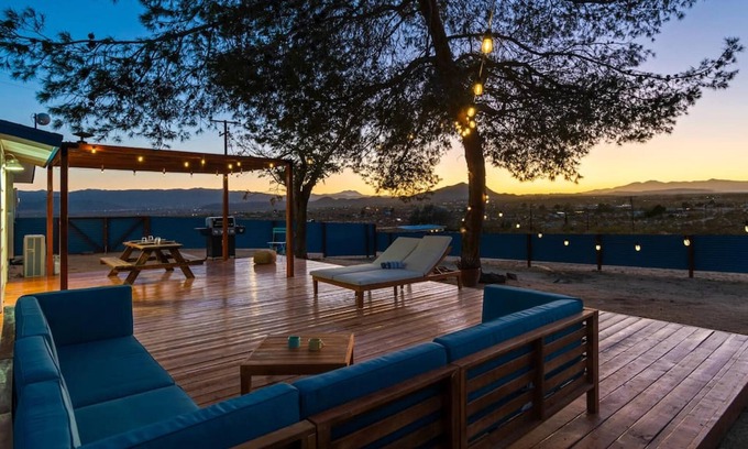 Joshua Tree House | Cosmic Wave - Mountain Views Spa Fenced Yard