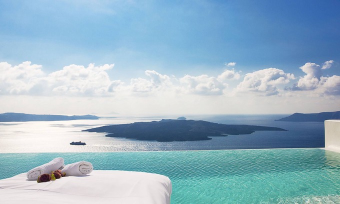 Fira Hotel | Cosmopolitan Suites