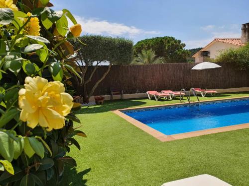 Castell-Platja d'Aro Ski Chalet | COSTA BRAVA SUITES CASA LA BAHIA, piscina privada