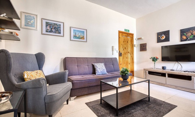 Ta' Giorni Apartment | Cosy 1-Bedroom with balcony in St. Julian’s AEBE1-1